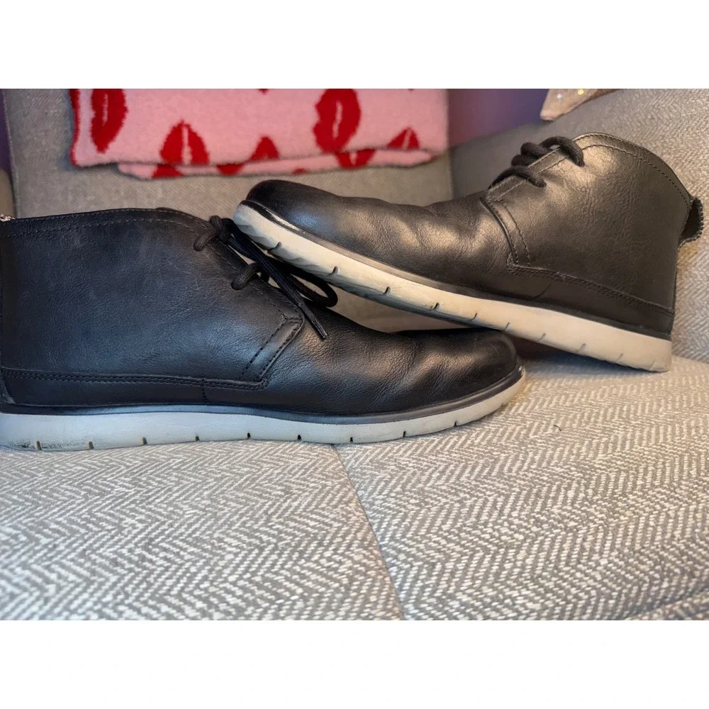 UGG Freamon Black Leather Chukka Boots Mens 8 1013234 EnerG Comfort Treadlite